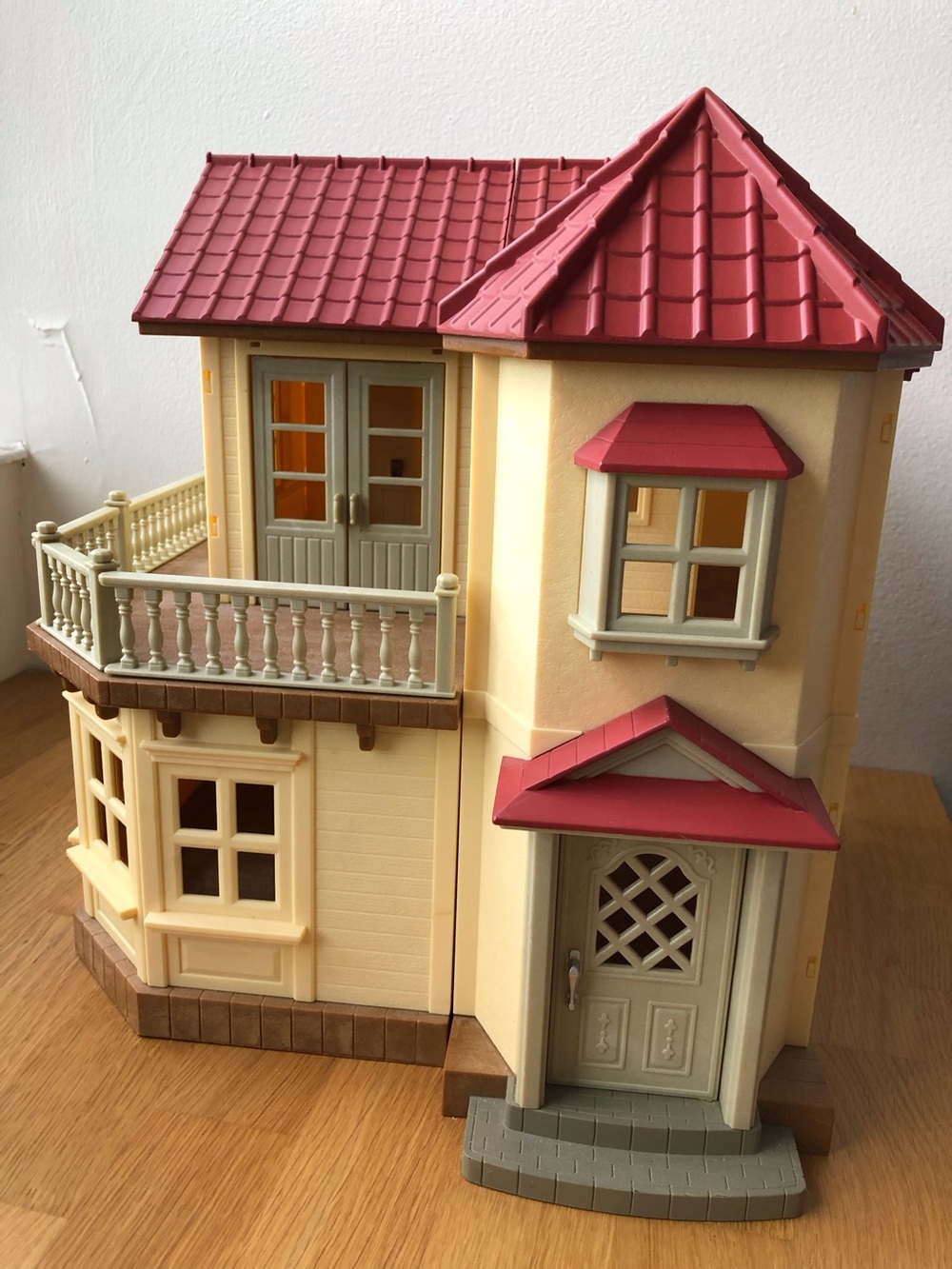 Calico Critters Sylvanian Families Beechwood Hall Red Roofed Mansion Dollhouse